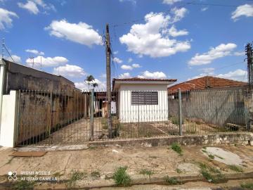 Alugar Casa / Padrão em Araraquara. apenas R$ 220.000,00