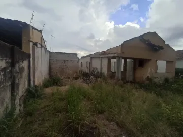 Alugar Casa / Padrão em São Carlos. apenas R$ 320.000,00