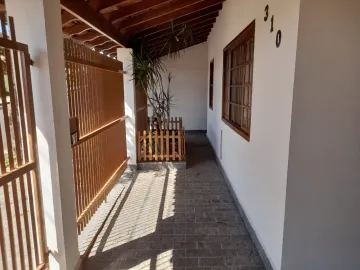 Alugar Casa / Padrão em São Carlos. apenas R$ 430.000,00