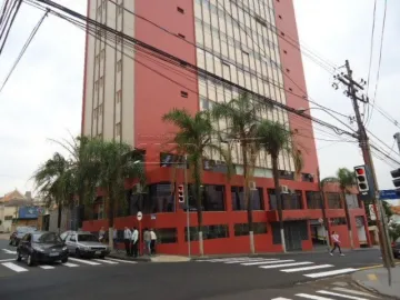 Apartamento com 3 dormitórios sendo 1 suíte no Centro próximo a Câmara Municipal em São Carlos