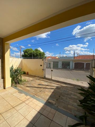 Esta é sua grande chance de morar em uma Casa com 3 dormitórios sendo 1 suíte no Boa Vista com ótima localização