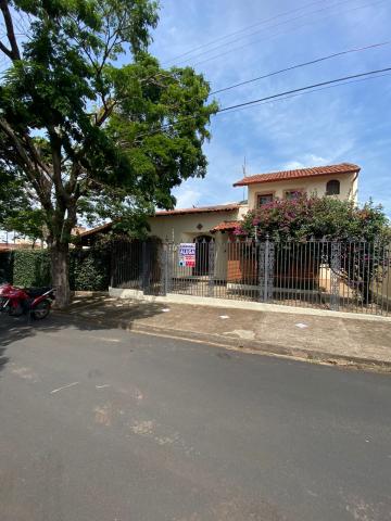 Alugar Casa / Padrão em São Carlos. apenas R$ 1.900,00