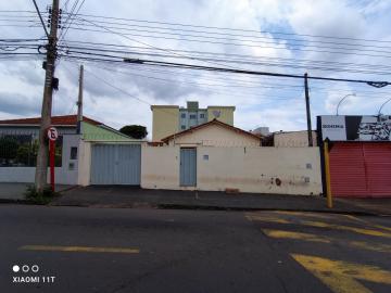 Alugar Casa / Padrão em São Carlos. apenas R$ 2.000,00