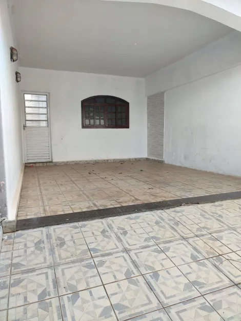 Alugar Casa / Padrão em Ibaté. apenas R$ 1.350,00