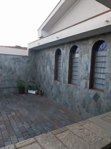 Alugar Casa / Padrão em São Carlos. apenas R$ 1.556,00