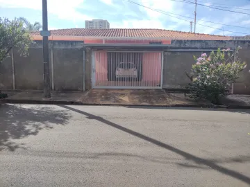 Alugar Casa / Padrão em Araraquara. apenas R$ 500.000,00