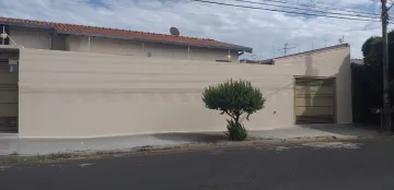 Alugar Casa / Padrão em Araraquara. apenas R$ 1.900,00