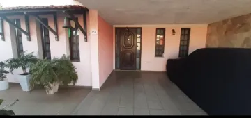 Alugar Casa / Padrão em São Carlos. apenas R$ 429.000,00