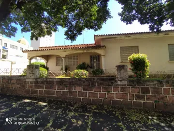 Alugar Casa / Padrão em Araraquara. apenas R$ 1.800.000,00