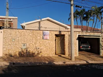 Alugar Casa / Padrão em Araraquara. apenas R$ 470.000,00