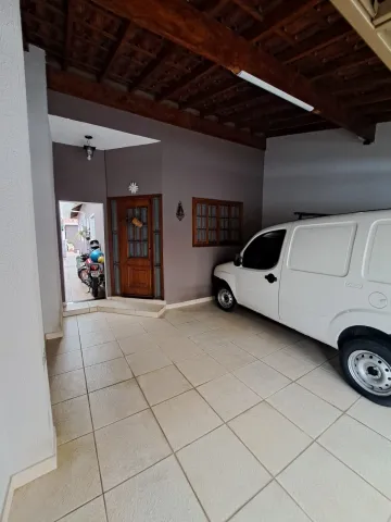 Alugar Casa / Padrão em São Carlos. apenas R$ 470.000,00