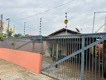 Alugar Casa / Padrão em Araraquara. apenas R$ 240.000,00