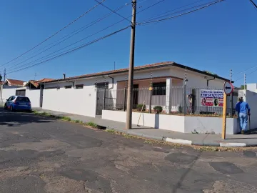 Alugar Casa / Padrão em Araraquara. apenas R$ 3.000,00
