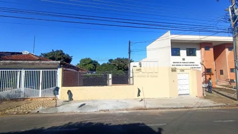 Alugar Terreno / Padrão em São Carlos. apenas R$ 300.000,00