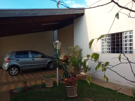 Alugar Casa / Padrão em Ibaté. apenas R$ 1.900,00