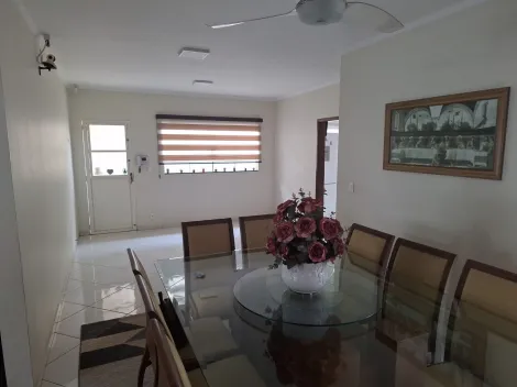 Alugar Casa / Padrão em São Carlos. apenas R$ 650.000,00