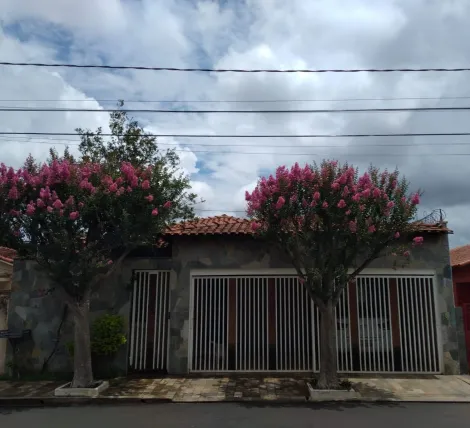 Alugar Casa / Padrão em São Carlos. apenas R$ 410.000,00