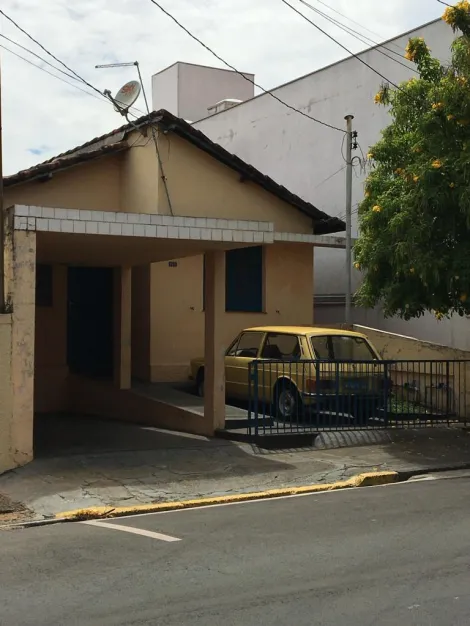 Alugar Casa / Padrão em São Carlos. apenas R$ 450.000,00