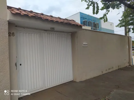 Alugar Casa / Padrão em Araraquara. apenas R$ 1.950,00