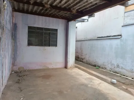 Alugar Casa / Padrão em São Carlos. apenas R$ 80.000,00