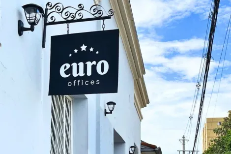 Bem-vindo ao Euro Offices, um espaço exclusivo para locação de salas comerciais privativas, inspirado nas charmosas capitais europeias.