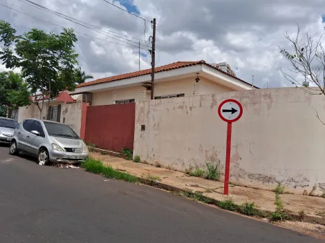Alugar Casa / Padrão em Araraquara. apenas R$ 1.900,00