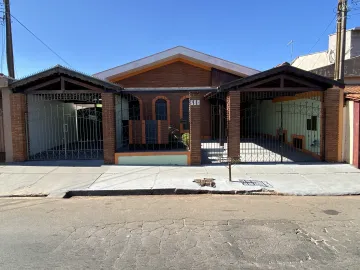 Alugar Casa / Padrão em São Carlos. apenas R$ 1.500,00