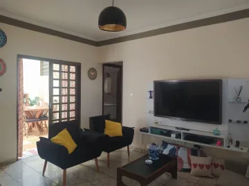 Alugar Casa / Padrão em São Carlos. apenas R$ 2.000,00