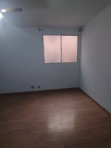 Excelente apartamento em condomínio muito bem localizado.