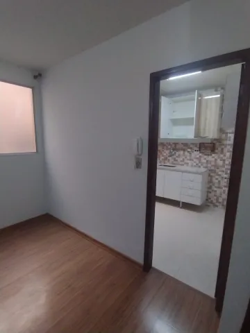 Excelente apartamento em condomínio muito bem localizado.