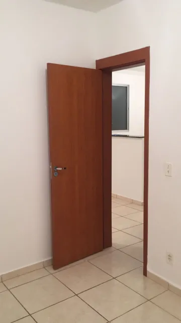 Alugar Apartamento / Padrão em São Carlos. apenas R$ 1.023,00
