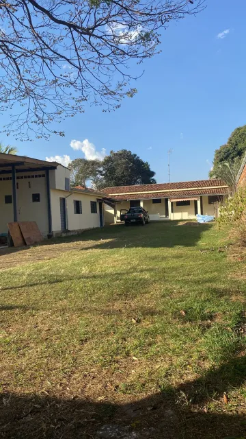 Residência no Centro de Ibaté: Casa com 02 dormitórios + edícula  por R$1.800,00 + IPTU