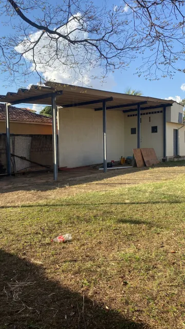 Residência no Centro de Ibaté: Casa com 02 dormitórios + edícula  por R$1.800,00 + IPTU
