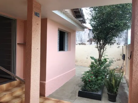 Alugar Casa / Padrão em São Carlos. apenas R$ 1.125,00