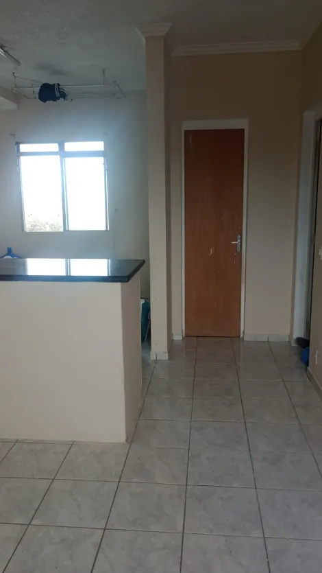 Alugar Apartamento / Padrão em São Carlos. apenas R$ 1.056,00