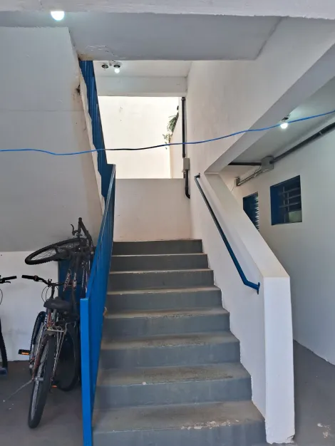 Alugar Apartamento / Kitchnet com Condomínio em São Carlos. apenas R$ 130.000,00