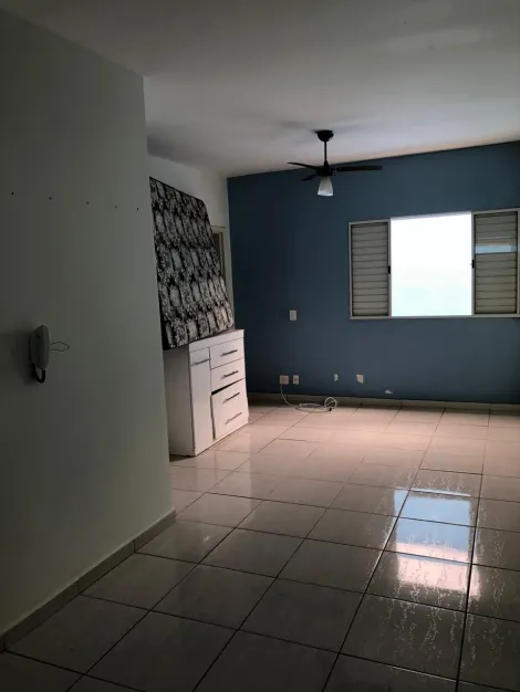 Alugar Apartamento / Padrão em São Carlos. apenas R$ 137.800,00