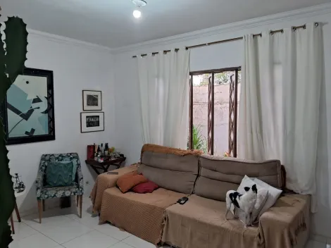 Alugar Casa / Padrão em Araraquara. apenas R$ 270.000,00