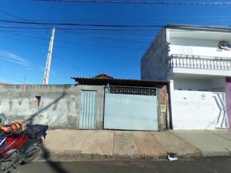 Alugar Casa / Padrão em São Carlos. apenas R$ 889,00
