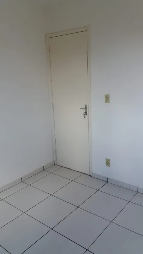 Alugar Apartamento / Padrão em Araraquara. apenas R$ 650,00