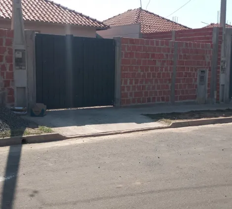 Alugar Casa / Padrão em São Carlos. apenas R$ 214.000,00