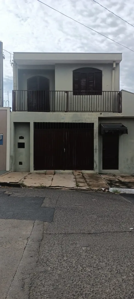 Alugar Casa / Padrão em São Carlos. apenas R$ 355.000,00