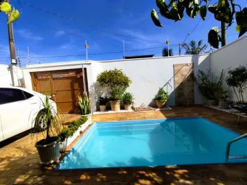 Casa para Aluguel: Charme e Piscina no São Benedito por R$2.500,00 + IPTU