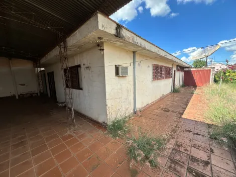 Alugar Casa / Padrão em São Carlos. apenas R$ 700.000,00