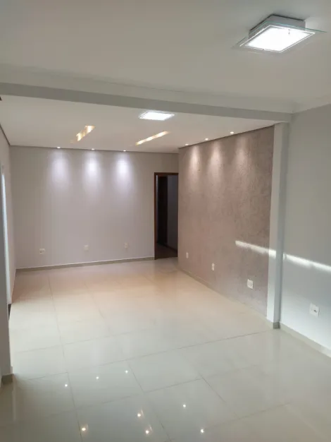 imagem 2 - Casa Espaçosa à Venda no Cambuí imagem 2 - Casa Espaçosa à Venda no Cambuí