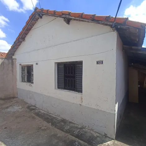 Alugar Casa / Padrão em São Carlos. apenas R$ 140.000,00