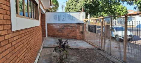 Alugar Casa / Padrão em Araraquara. apenas R$ 2.780,00