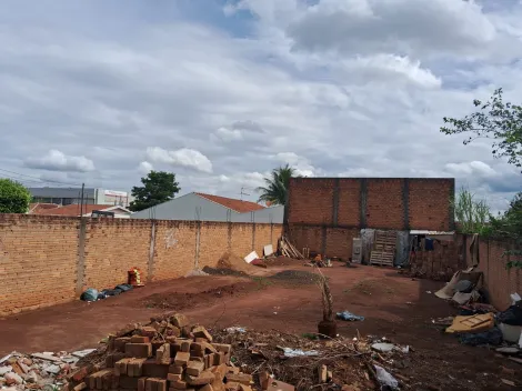imagem 4 - Terreno murado com água e luz ligados em rua de grande movimento imagem 4 - Terreno murado com água e luz ligados em rua de grande movimento