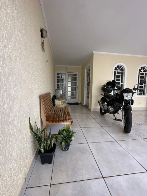 Casa com 2 dormitórios e 1 suíte no Jardim Tangará próxima a Viação Paraty em São Carlos