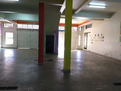 imagem 3 - Sobrado com Salão Comercial e Duas Casas em Localização Privilegiada em São Carlos Próximo à Praça Santa Cruz imagem 3 - Sobrado com Salão Comercial e Duas Casas em Localização Privilegiada em São Carlos Próximo à Praça Santa Cruz